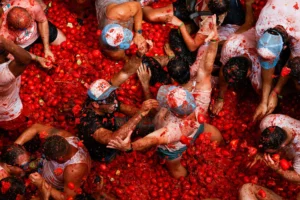 10-festival-paling-aneh-dan-unik-di-seluruh-dunia