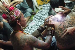 jejak-budaya-borneo-6-tradisi-dayak-yang-melegenda