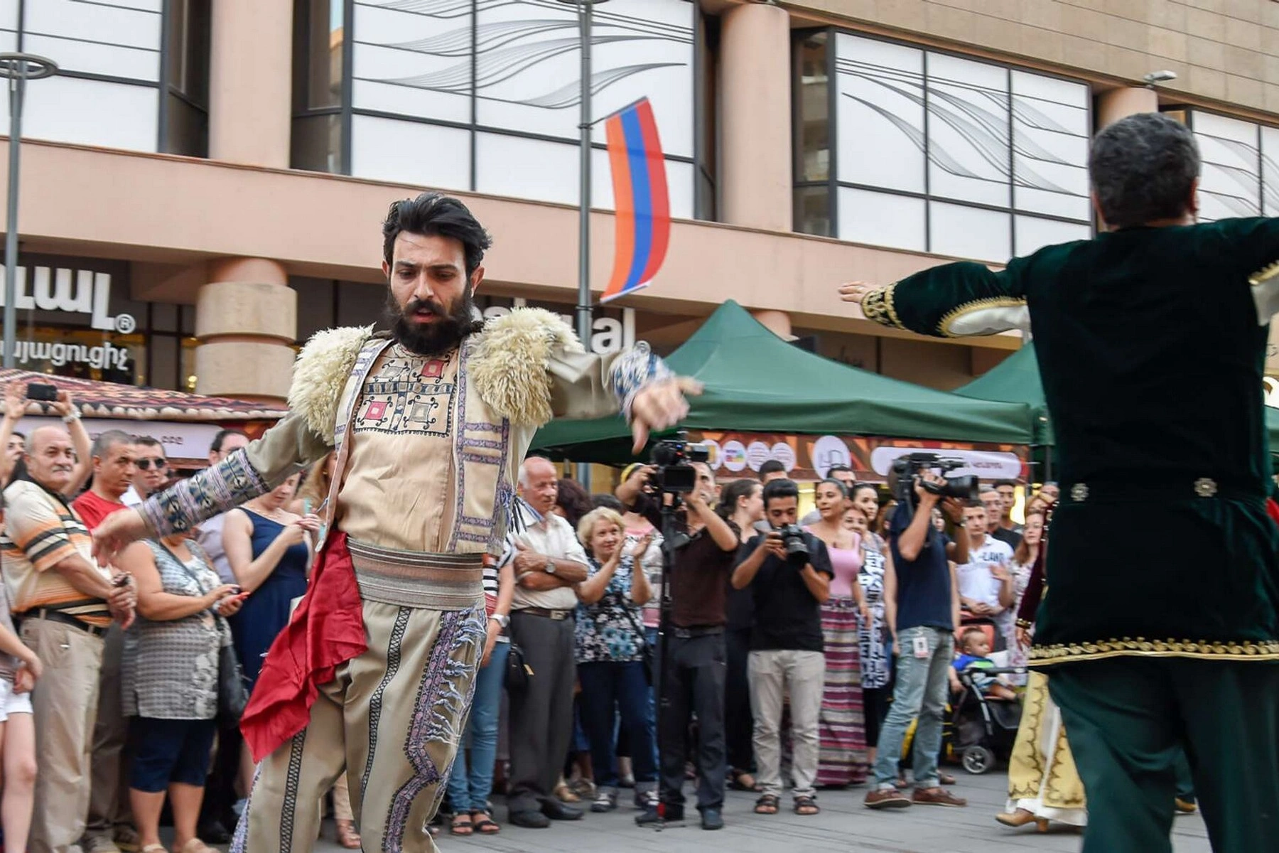 pesona-budaya-dan-tradisi-unik-di-armenia